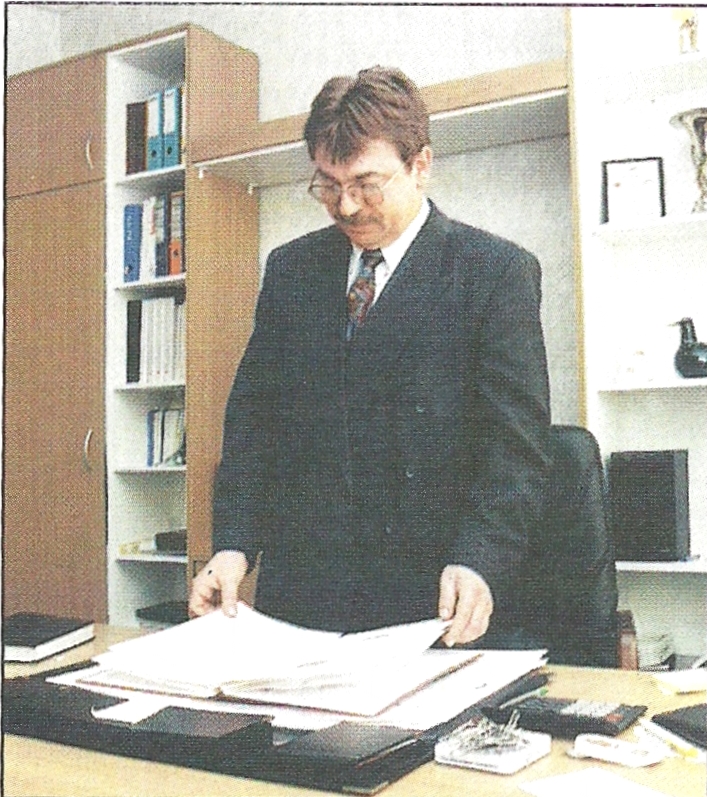 Dyrektor marketingu Jacek Koźlecki Jesteśmy największym i najlepszym producentem płytek ceramicznych w kraju.