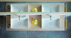 Ceramika sanitarna: przegląd umywalek z różnych materiałów