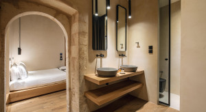Dizajnerskie baterie łazienkowe w zabytkowym, greckim hotelu