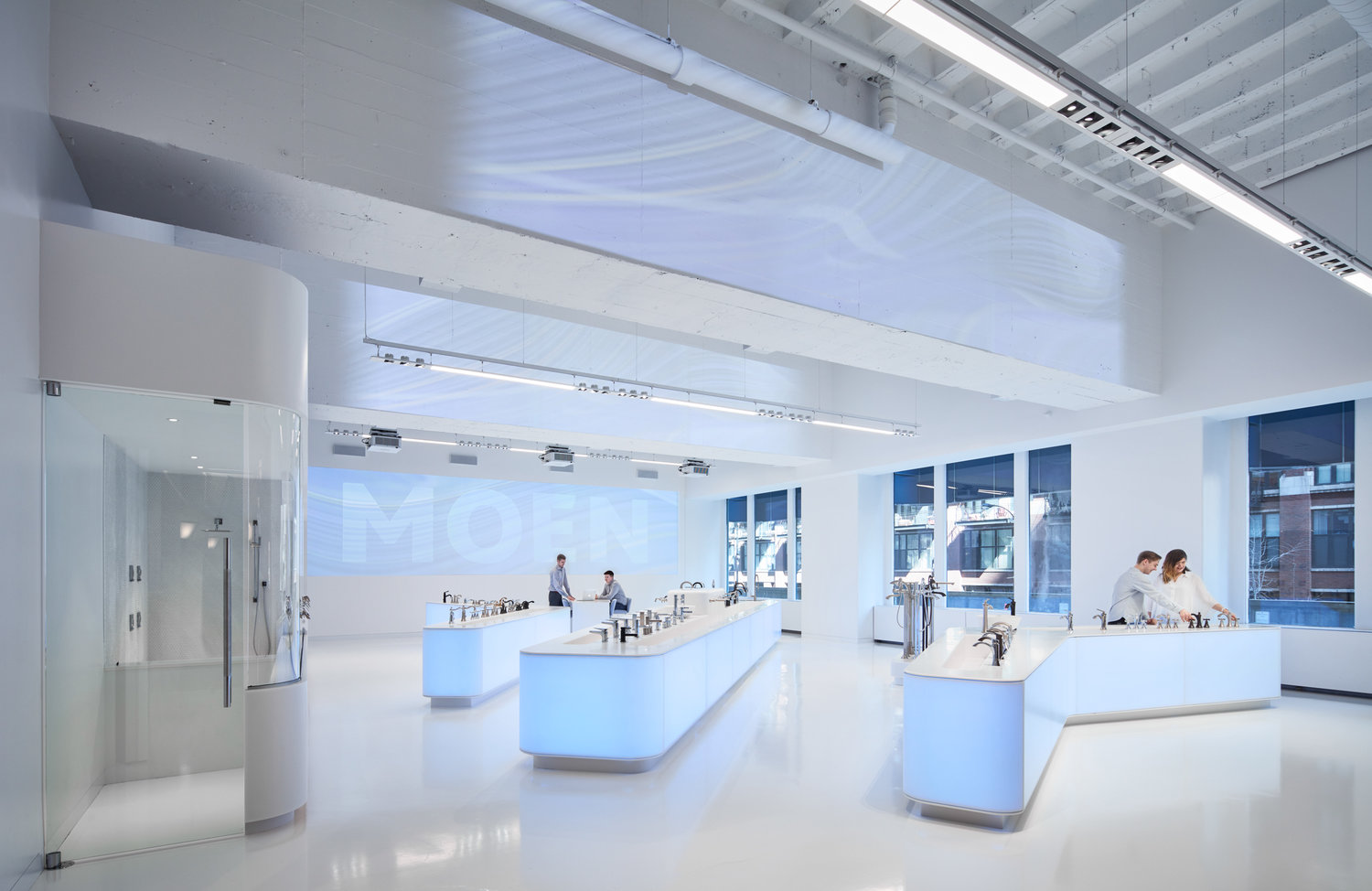 Showroom MOEN zaprojektowany przez studio Valerio Dewalt Train Associates. Fot. Tom Harris