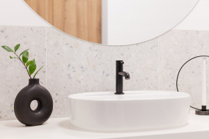 Czarna armatura w łazience - minimalizm czy ekstrawagancja?  Czy warto postawić na takie rozwiązanie?